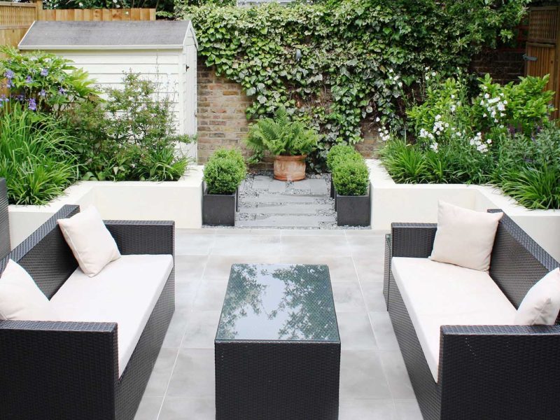Contemporary urban garden - seating area
