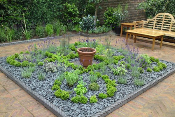 Arts and crafts garden - Gerrards Cross